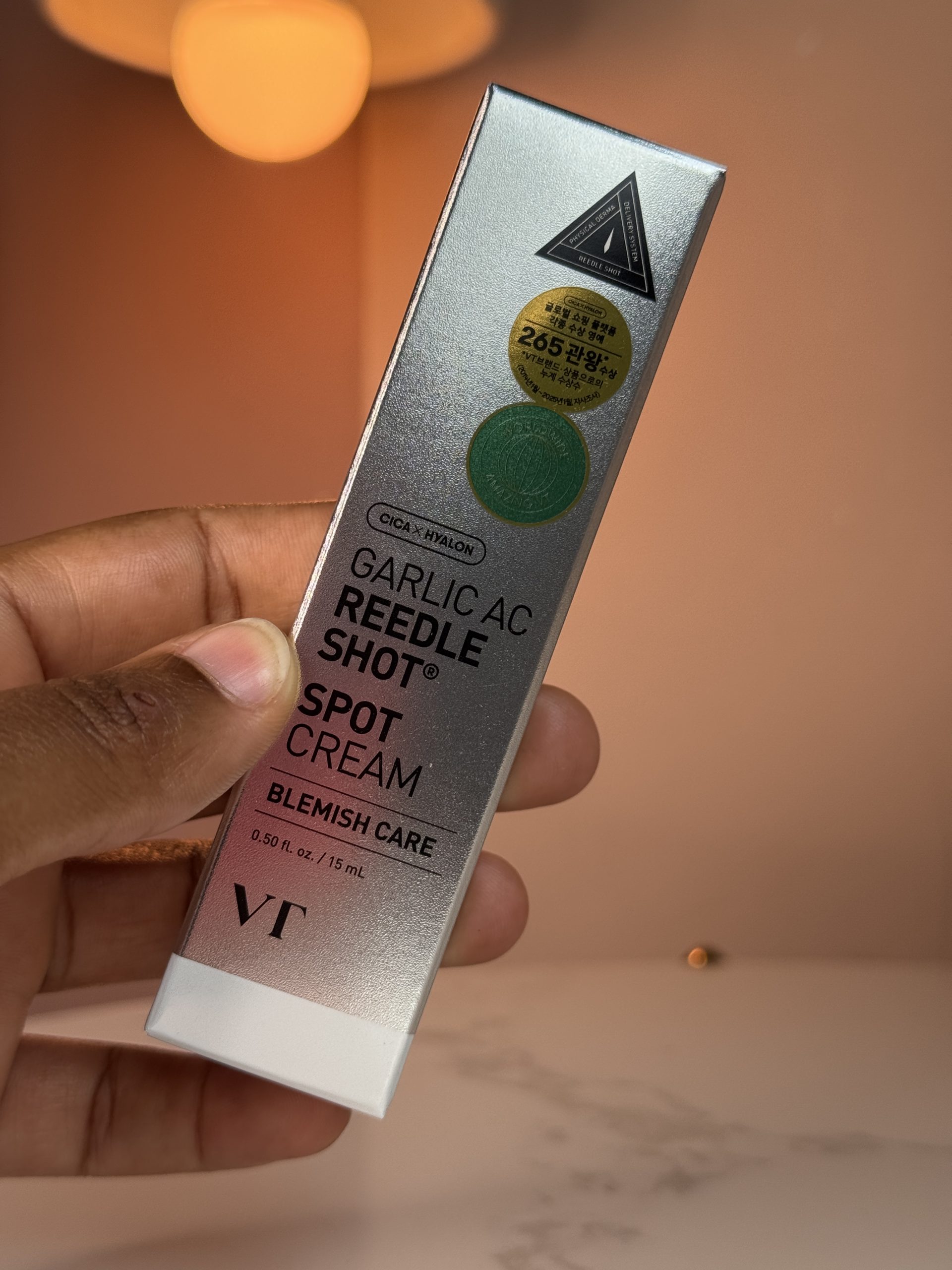 VT Cosmetics Garlic AC Reedle Shot Spot Cream 15ml - FORTE VT Cosmetics Garlic AC Reedle Shot Spot Cream 15ml held in hand