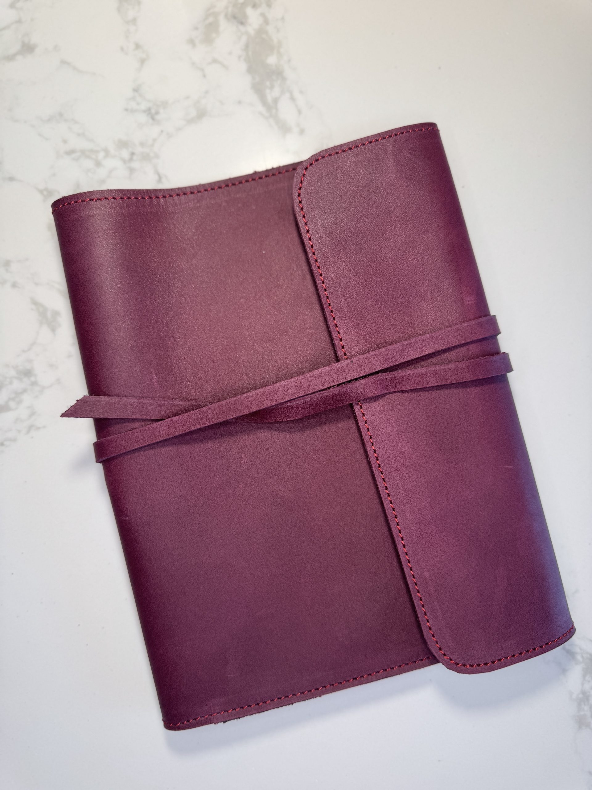 Plum leather folio exterior - FORTExPenelope plum leather folio - FORTÉ x Penelope leather folio collaboration
